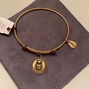 NWT Bella Ryann Gold Owl charm bracelet